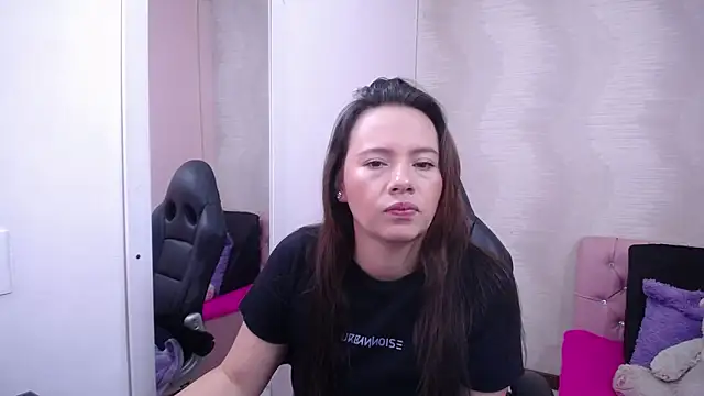 lauraguzman online show from 03/17/25, 02:52