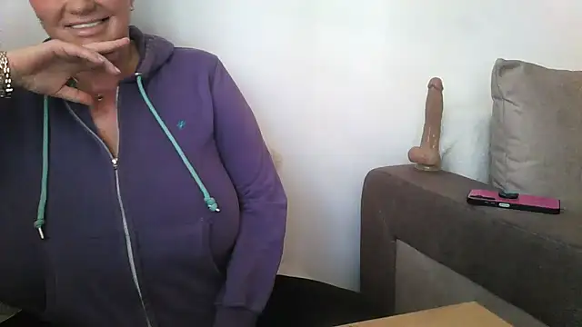 Snapshot of hotsierra4u chatting on 03/04/26, 10:32 hotsierra4u online show from 03/04/26, 10:32