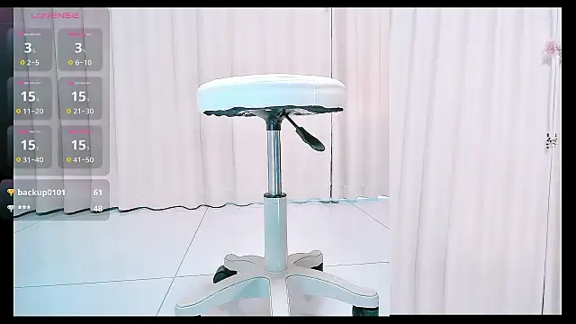 Snapshot of Aster_Hoa chatting on 11/29/25, 03:53 Aster Hoa online show from 11/29/25, 03:53