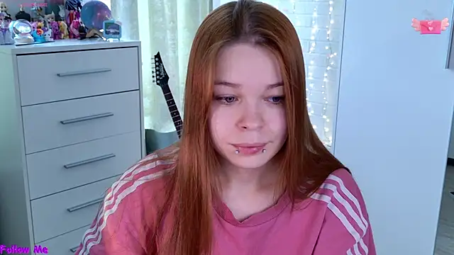 Snapshot of ValBae chatting on 04/11/26, 06:29 ValBae online show from 04/11/26, 06:29