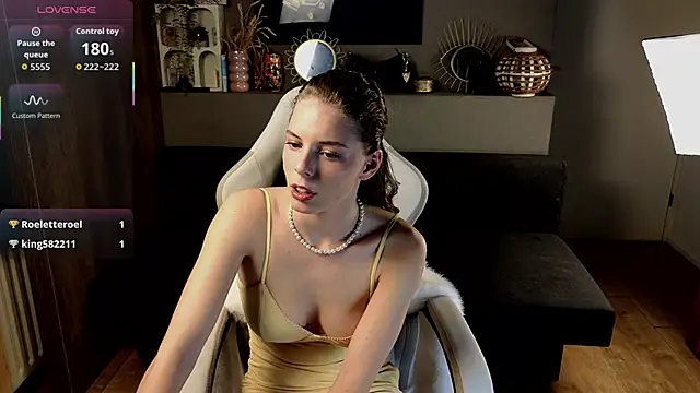 Snapshot of AyreenMoore chatting on 09/15/25, 04:29 AyreenMoore online show from 09/15/25, 04:29