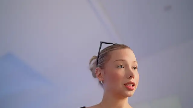 Snapshot of april_blush chatting on 01/29/25, 03:15 april blush online show from 01/29/25, 03:15