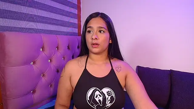 Snapshot of Maeena chatting on 03/27/26, 11:59 Maeena online show from 03/27/26, 11:59