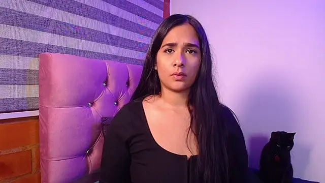 Snapshot of Maeena chatting on 04/10/26, 12:38 Maeena online show from 04/10/26, 12:38