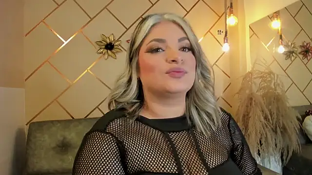 Snapshot of marianeporter__ chatting on 12/14/25, 12:05 marianeporter online show from 12/14/25, 12:05