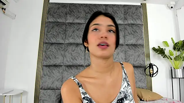 LaurenRodriiguez online show from 02/06/25, 12:37