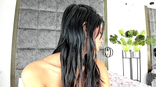 LaurenRodriiguez online show from 02/12/25, 12:33