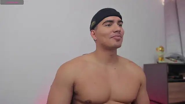 Snapshot of JamesGraay chatting on 12/05/25, 06:48 JamesGraay online show from 12/05/25, 06:48