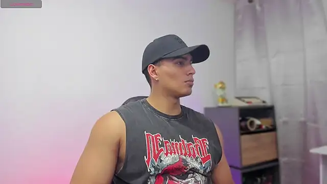 Snapshot of JamesGraay chatting on 12/15/25, 09:24 JamesGraay online show from 12/15/25, 09:24