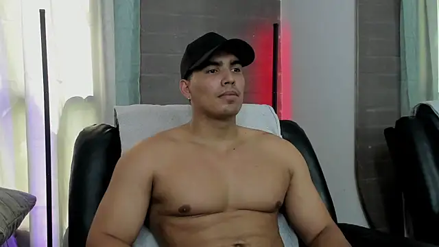 Snapshot of JamesGraay chatting on 12/17/25, 06:14 JamesGraay online show from 12/17/25, 06:14