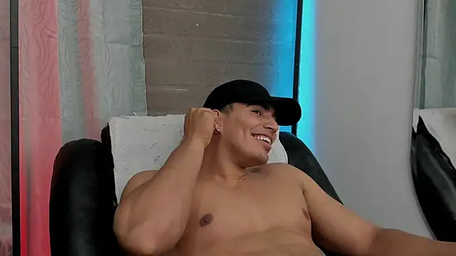 Snapshot of JamesGraay chatting on 12/20/25, 08:10 JamesGraay online show from 12/20/25, 08:10