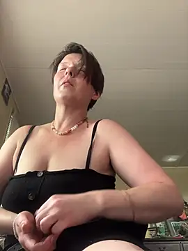 Snapshot of KatieBARBiE98 chatting on 06/22/26, 03:20 KatieBARBiE98 online show from 06/22/26, 03:20