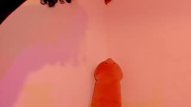 Snapshot of HarleyRedd chatting on 02/14/25, 12:57 HarleyRedd online show from 02/14/25, 12:57