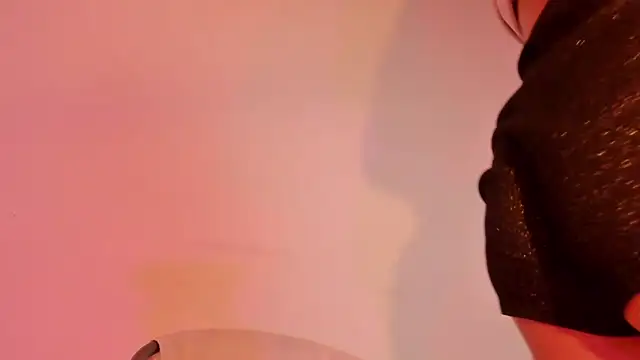 Snapshot of HarleyRedd chatting on 02/25/25, 06:47 HarleyRedd online show from 02/25/25, 06:47