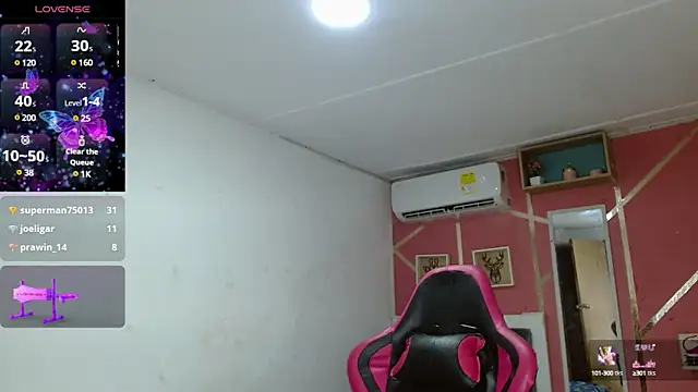 Snapshot of analus-01 chatting on 12/13/24, 06:21 analus-01 online show from 12/13/24, 06:21