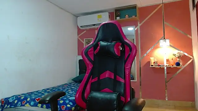 Snapshot of analus-01 chatting on 12/16/24, 03:40 analus-01 online show from 12/16/24, 03:40