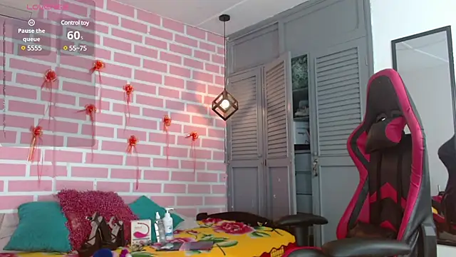 Snapshot of analus-01 chatting on 03/08/25, 03:28 analus-01 online show from 03/08/25, 03:28