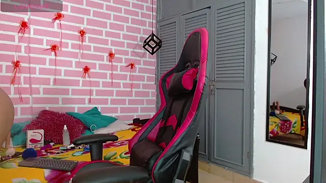 Snapshot of analus-01 chatting on 03/21/25, 03:22 analus-01 online show from 03/21/25, 03:22