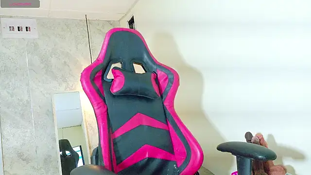 Snapshot of analus-01 chatting on 04/22/26, 01:34 analus-01 online show from 04/22/26, 01:34