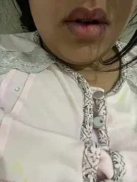 yassminsexy22 online show from 01/10/25, 05:45