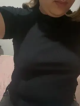 Snapshot of yassminsexy22 chatting on 03/11/26, 08:48 yassminsexy22 online show from 03/11/26, 08:48