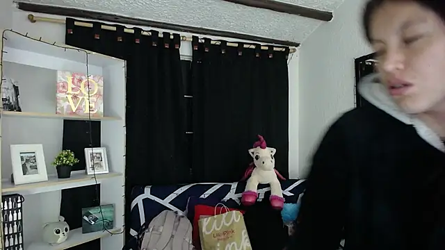 Snapshot of Sian__1 chatting on 03/04/25, 02:53 Sian 1 online show from 03/04/25, 02:53