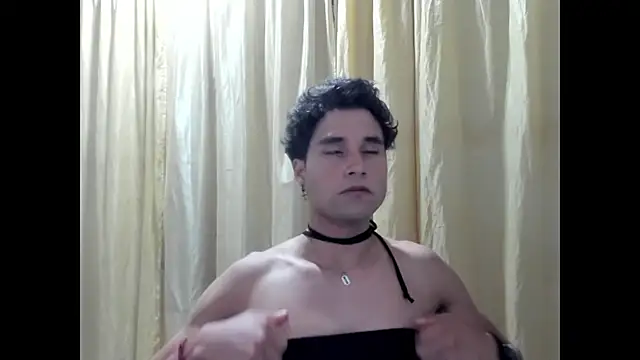 Snapshot of SophiaLevis chatting on 04/10/26, 12:16 SophiaLevis online show from 04/10/26, 12:16