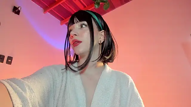 Snapshot of sweeet_peach chatting on 11/19/25, 04:23 sweeet peach online show from 11/19/25, 04:23