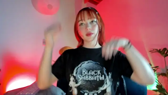 Snapshot of sweeet_peach chatting on 03/24/26, 03:44 sweeet peach online show from 03/24/26, 03:44
