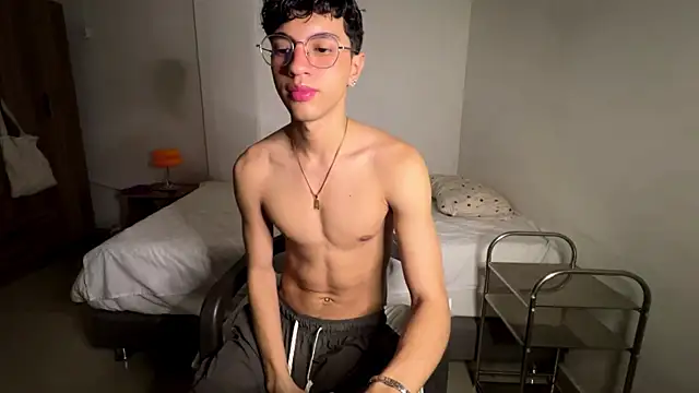 Snapshot of Angelligth chatting on 11/28/25, 03:31 Angelligth online show from 11/28/25, 03:31