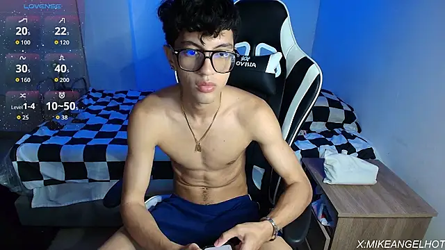 Snapshot of Angelligth chatting on 02/17/26, 03:36 Angelligth online show from 02/17/26, 03:36