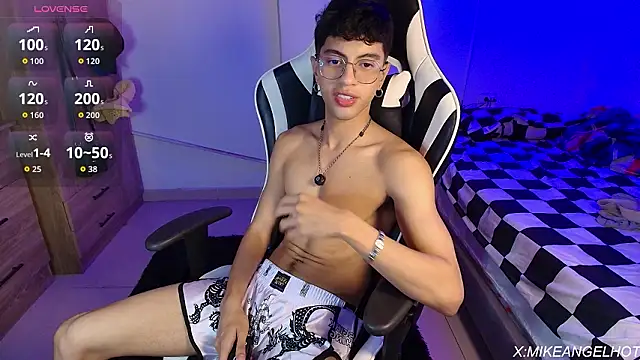 Snapshot of Angelligth chatting on 03/19/26, 03:43 Angelligth online show from 03/19/26, 03:43