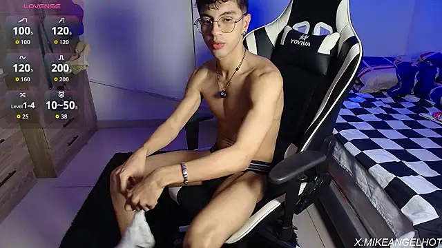 Snapshot of Angelligth chatting on 03/20/26, 03:44 Angelligth online show from 03/20/26, 03:44