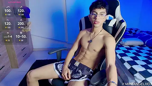 Snapshot of Angelligth chatting on 03/23/26, 03:43 Angelligth online show from 03/23/26, 03:43