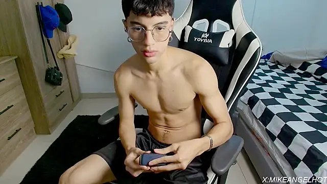 Snapshot of Angelligth chatting on 03/29/26, 03:39 Angelligth online show from 03/29/26, 03:39