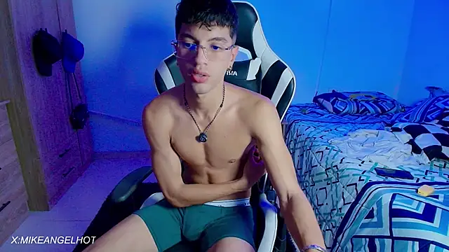 Snapshot of Angelligth chatting on 04/21/26, 03:46 Angelligth online show from 04/21/26, 03:46