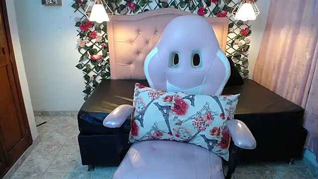 Snapshot of LucyCute_1 chatting on 02/10/26, 01:59 LucyCute 1 online show from 02/10/26, 01:59