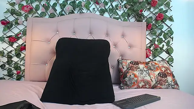 Snapshot of LucyCute_1 chatting on 04/13/26, 03:28 LucyCute 1 online show from 04/13/26, 03:28