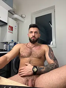 Snapshot of LoveIsBlind_ chatting on 12/18/24, 12:32 LoveIsBlind  online show from 12/18/24, 12:32