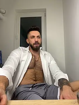 Snapshot of LoveIsBlind_ chatting on 01/01/25, 12:21 LoveIsBlind  online show from 01/01/25, 12:21