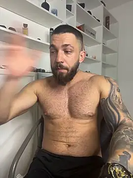 Snapshot of LoveIsBlind_ chatting on 09/23/25, 03:53 LoveIsBlind  online show from 09/23/25, 03:53