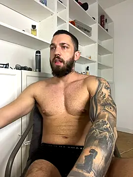 Snapshot of LoveIsBlind_ chatting on 10/04/25, 07:39 LoveIsBlind  online show from 10/04/25, 07:39