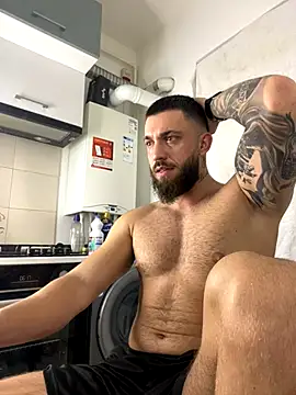 Snapshot of LoveIsBlind_ chatting on 10/16/25, 03:18 LoveIsBlind  online show from 10/16/25, 03:18