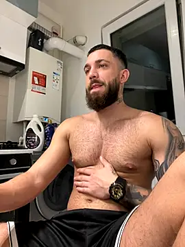 Snapshot of LoveIsBlind_ chatting on 10/18/25, 03:31 LoveIsBlind  online show from 10/18/25, 03:31