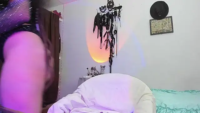 Snapshot of MIAUTENA chatting on 04/11/26, 10:25 MIAUTENA online show from 04/11/26, 10:25