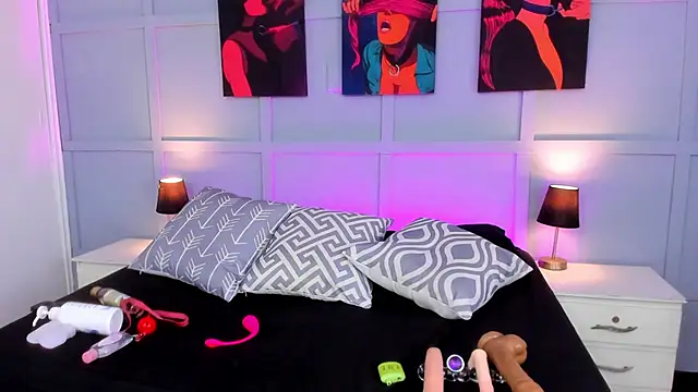 Snapshot of Elizabeth_Santos chatting on 02/14/25, 02:07 Elizabeth Santos online show from 02/14/25, 02:07