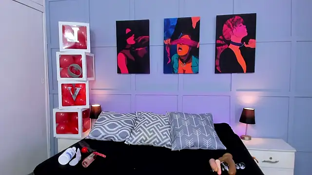 Snapshot of Elizabeth_Santos chatting on 02/14/25, 10:58 Elizabeth Santos online show from 02/14/25, 10:58