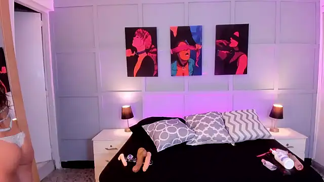 Snapshot of Elizabeth_Santos chatting on 02/25/25, 08:51 Elizabeth Santos online show from 02/25/25, 08:51