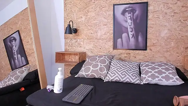 Snapshot of Elizabeth_Santos chatting on 03/19/25, 10:09 Elizabeth Santos online show from 03/19/25, 10:09