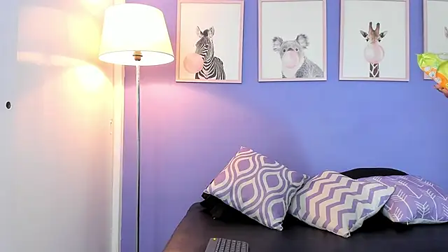 Snapshot of Elizabeth_Santos chatting on 03/22/25, 02:48 Elizabeth Santos online show from 03/22/25, 02:48